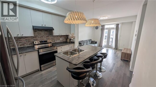 Building Photo - 17 Granville Cres