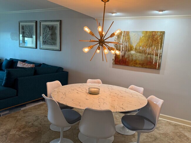 Foto del edificio - 615 Bayshore Dr