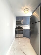 Building Photo - 3975 Saxon Ave