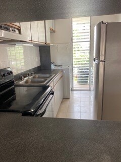 Foto del edificio - 1420 Victoria St