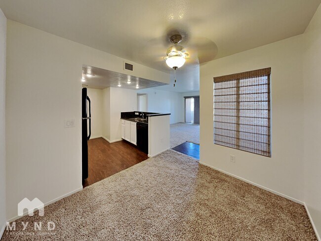 Building Photo - 8070 W Russell Rd