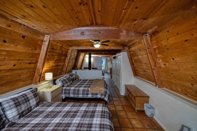 Building Photo - 569 S Friar Tuck Trail