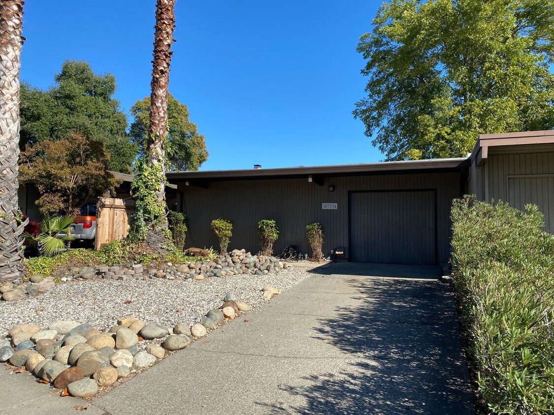 Primary Photo - 2 Bed 2 Bath House Near American River Col...