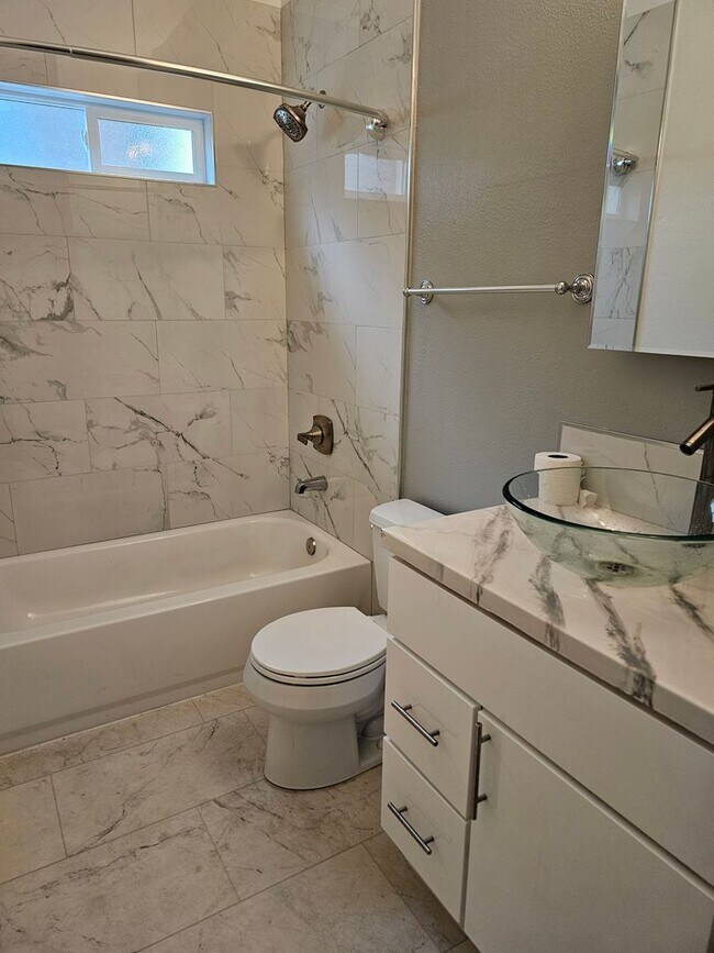 Foto del edificio - Sunny and Bright Newly Constructed 3-bedroom Home