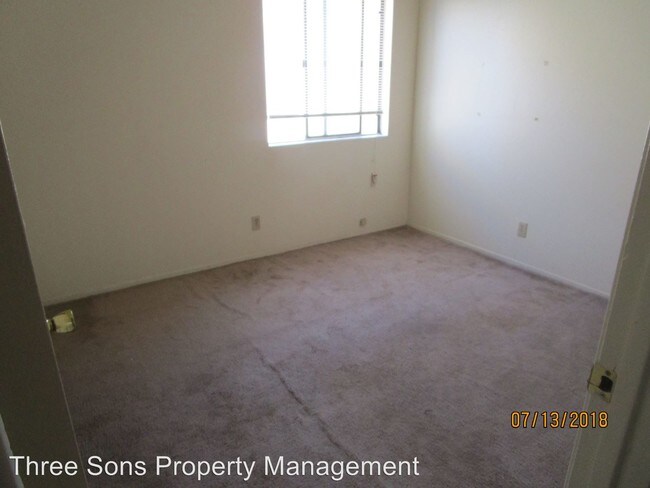 Building Photo - 532 Palomas Dr SE