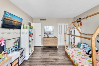 Building Photo - 3375 N Country Club Dr