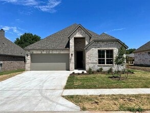 Building Photo - 221 Windy Glen Dr