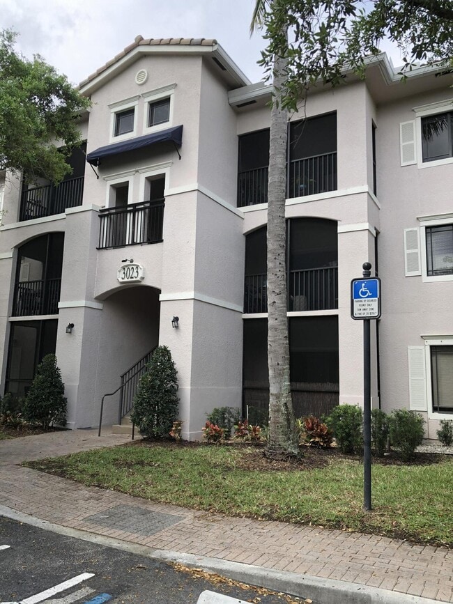 Building Photo - 3023 Alcazar Pl