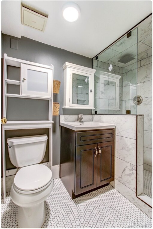 Baño recientemente renovado - 622 NE Banner Pl