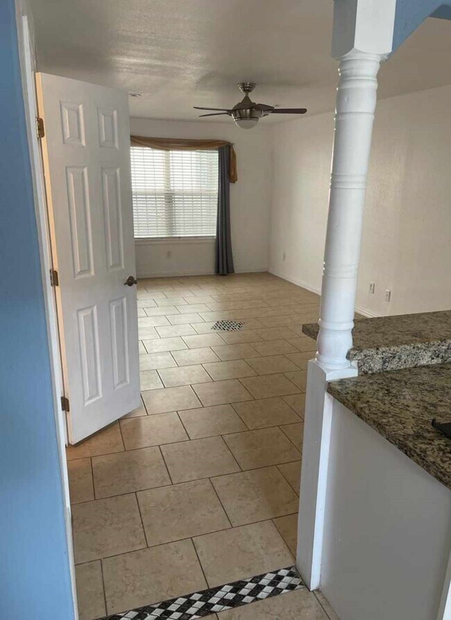 Foto del edificio - 1701 Upland Dr