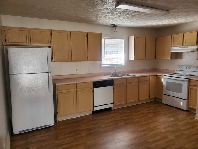 Foto del edificio - Large 2 bedroom 1 bath unit - upstairs