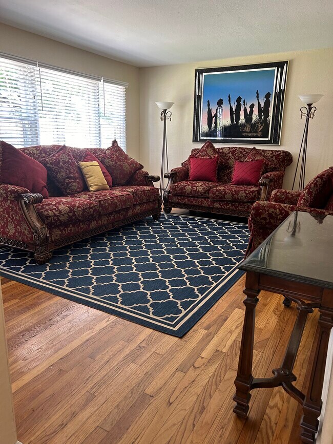 Foto del edificio - 937 Edgehill Dr