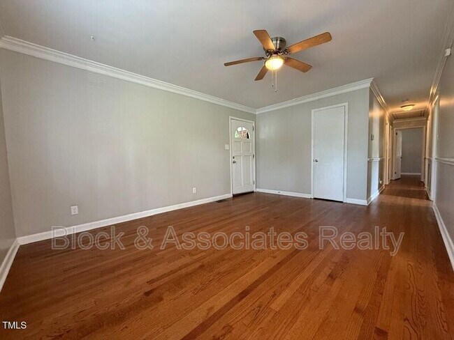 Building Photo - 2901 Bardwell Rd