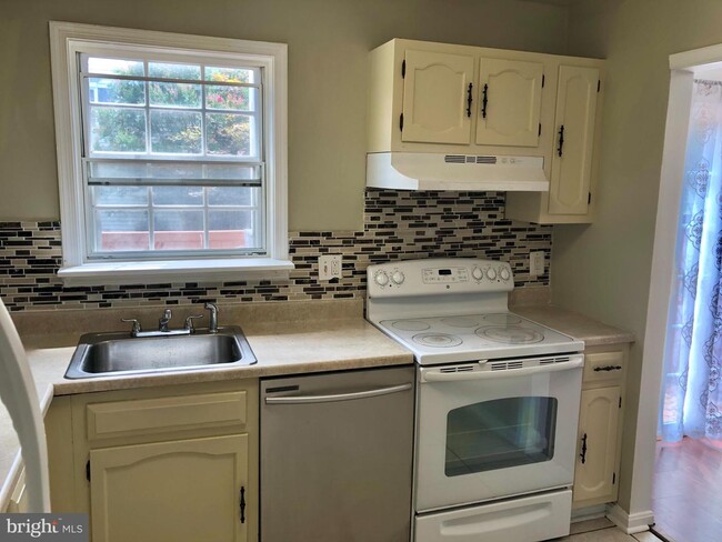 Building Photo - 9921 Blake Ln