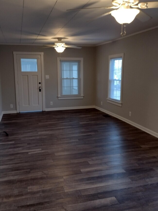 835 W Empire St, Freeport, IL 61032 House Rental in Freeport, IL