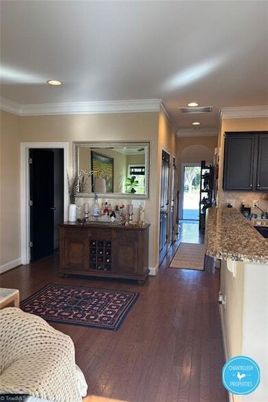 Foto del edificio - 716 CARNEROS Cir