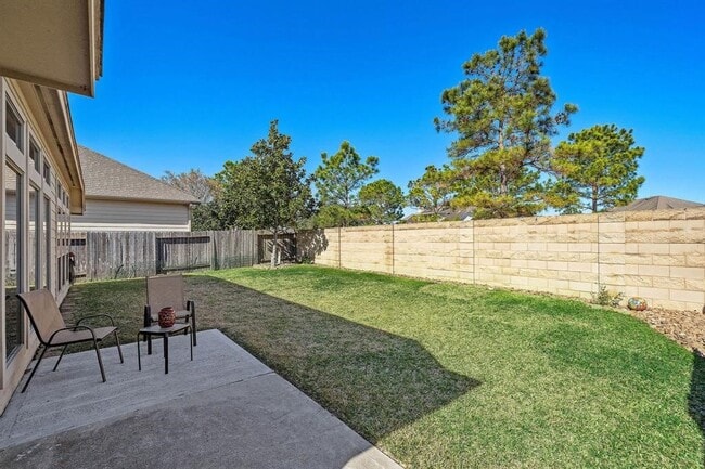 Building Photo - 26006 Palmdale Estate Dr