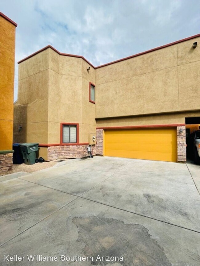 Building Photo - 3 br, 2.5 bath House - 8647 E Placita De L...