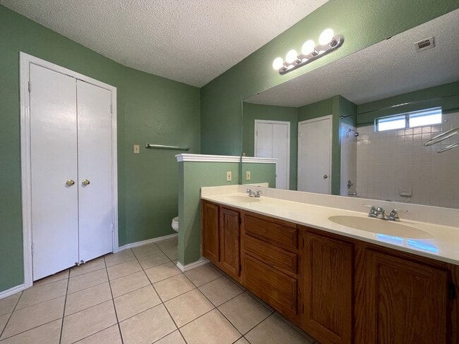 Foto del edificio - 4903 Morning Glen Ln