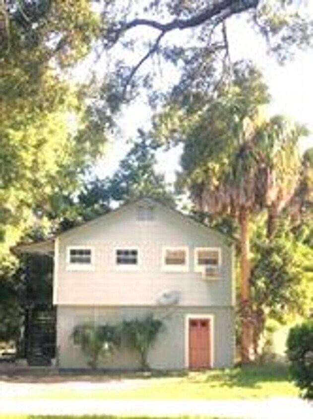 Foto principal - 2 Bedroom / 1 Bath 2nd Floor Duplex in San...