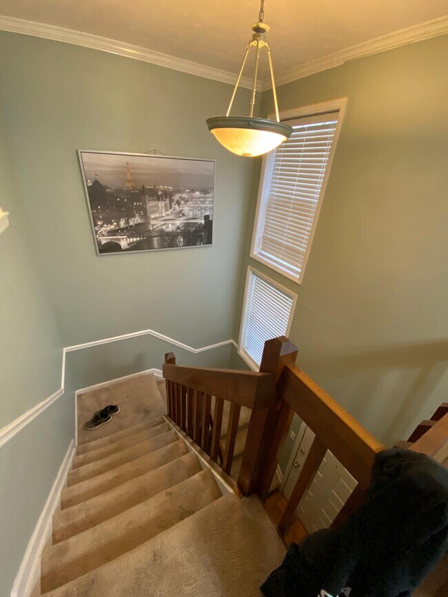 Building Photo - 1403 Riverview Dr