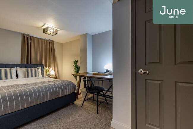 Foto del edificio - ROOM ONLY in 5-bed/3.0-bath Home
