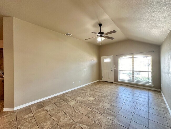 Building Photo - 307 Sladecek Dr