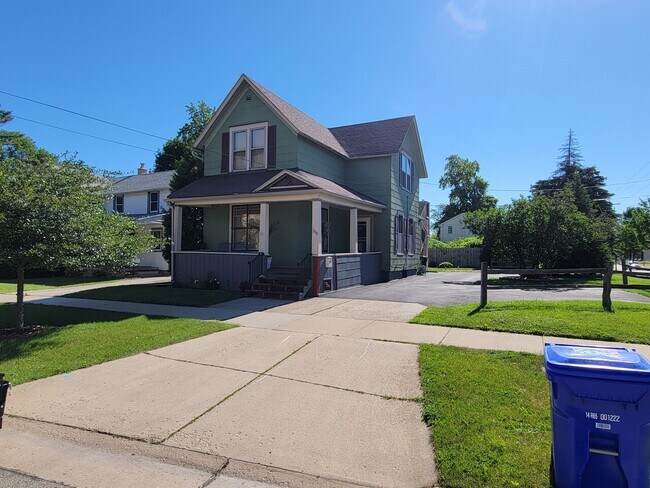 Building Photo - 306 N. State St