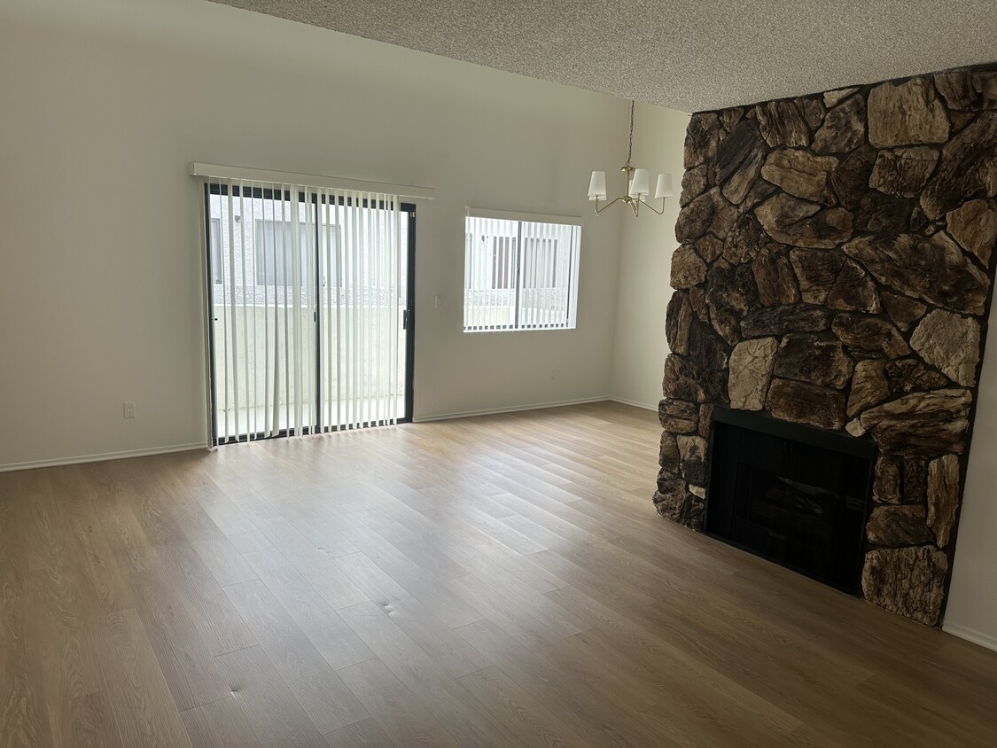 Primary Photo - 1611 Camden Ave