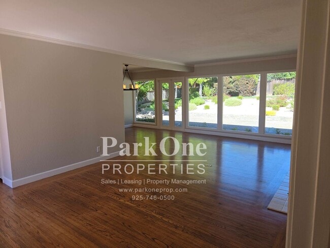 Building Photo - 137 Lombardy Ln