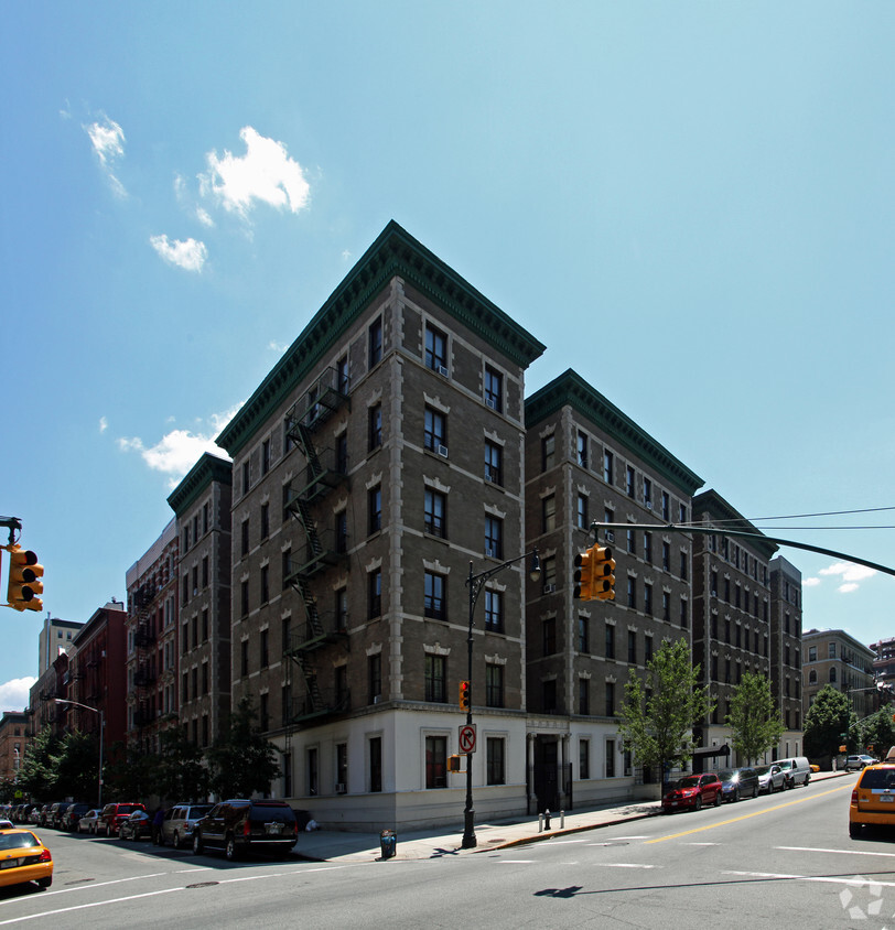 Foto del edificio - 320 Manhattan Ave