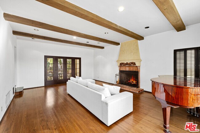 Foto del edificio - 200 S Anita Ave