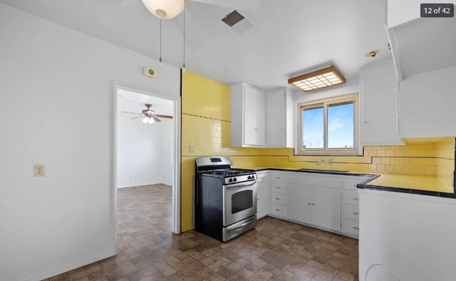 Building Photo - 3-Bedroom Home with Vintage Charm, Garage,...