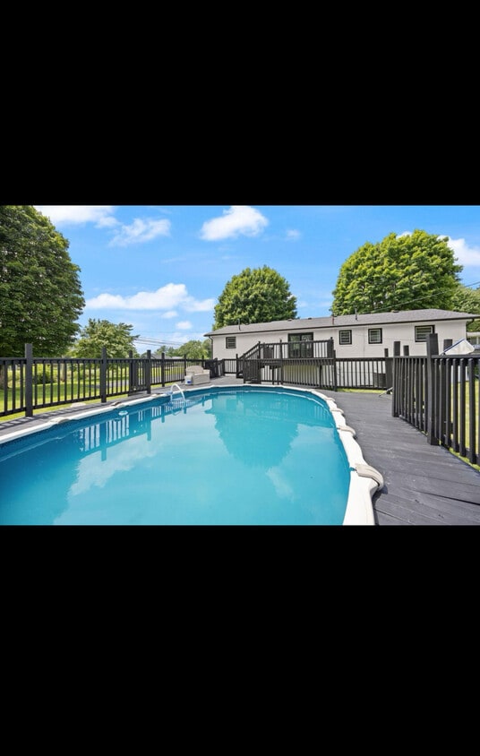 Primary Photo - 100 N Brookhaven Dr