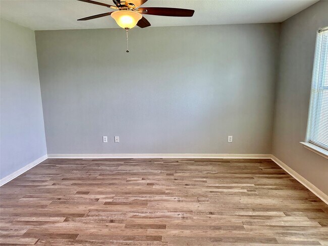 Building Photo - 29006 Trinity River Dr