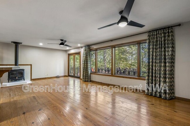 Building Photo - 8984 Falls Hollow Rd