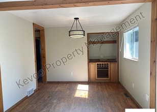 Building Photo - 1400 Hillcrest Dr