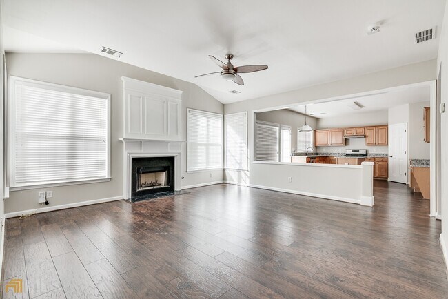 Foto del edificio - 8230 Shakerag Trace