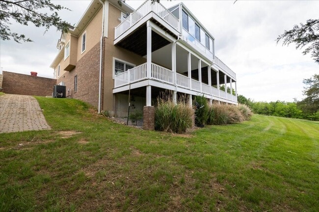 Building Photo - Bright and Spacious Home on Cascades Rd