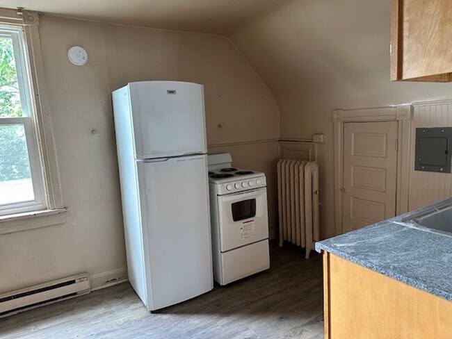 Building Photo - Introducing a cozy studio apartment in the...