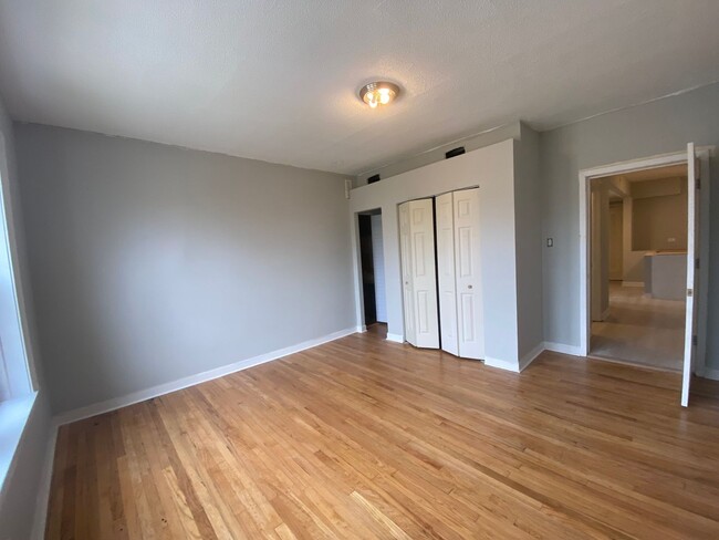 Building Photo - 4626 W Lawrence Ave