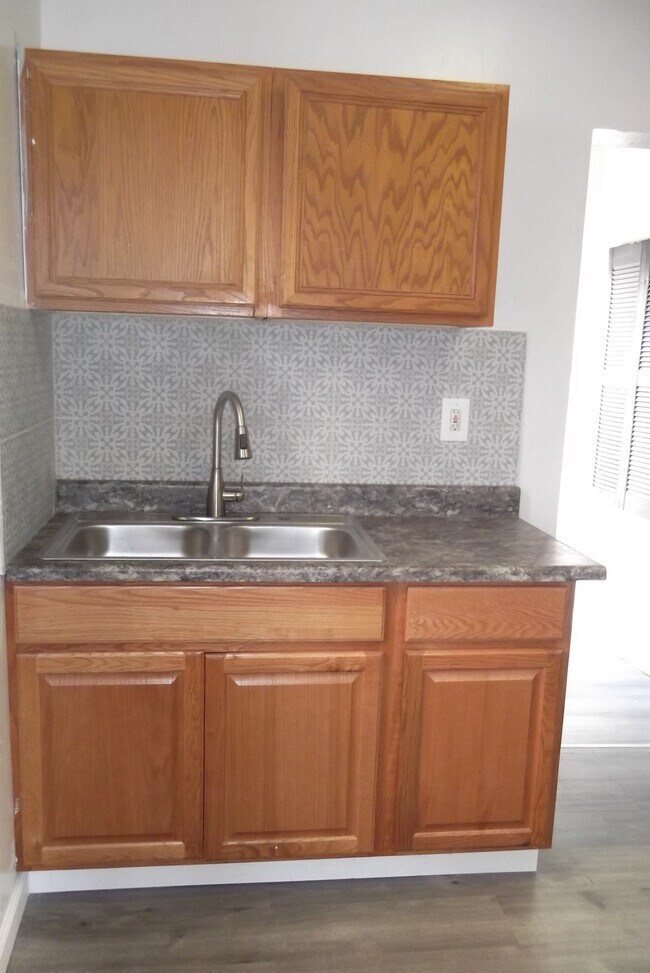 kitchen sink - 32 Bay Ave