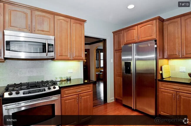 Building Photo - 4515 N Wolcott Ave