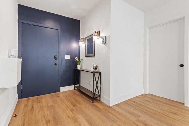 Gorgeous Entry with Modern Sconces - 1907 Malcolm Ave