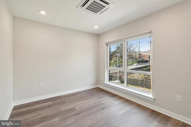Foto del edificio - 3449 Scotts Ln