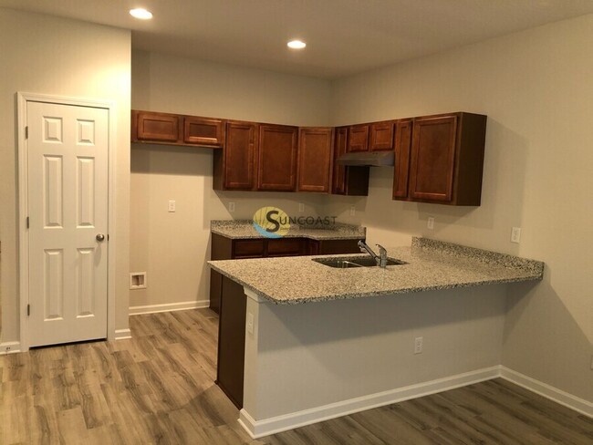 Building Photo - Brand New Townhome!