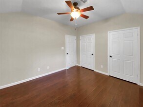 Building Photo - 10825 Royal Magnolia Dr
