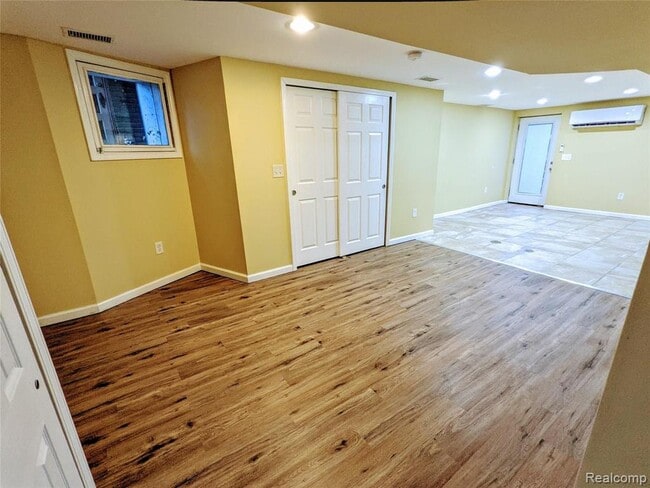 Building Photo - 4759 Trumbull St