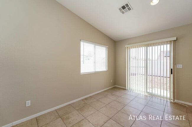 Building Photo - 617 Lava Beds Way