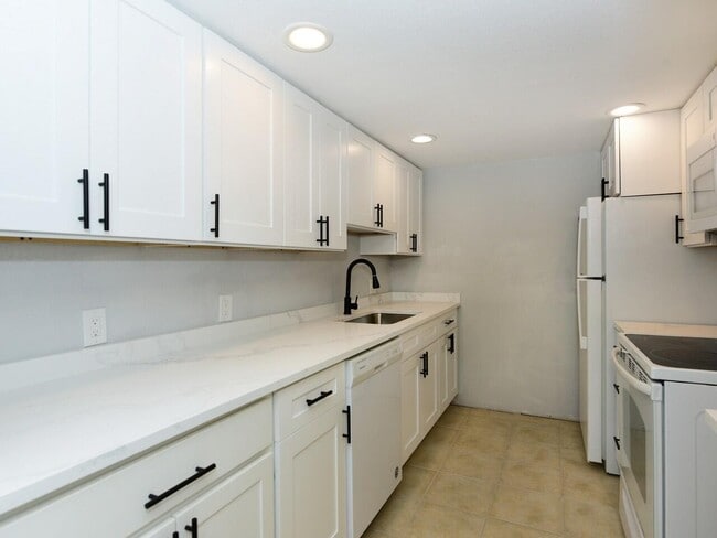 Foto del edificio - 2560 S Ocean Blvd